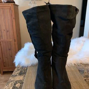 Women’s Size 12 Faux Suede Boots